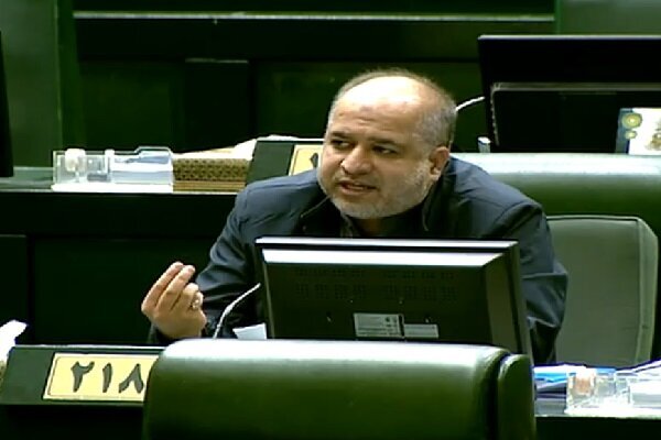 حمایت نماینده پایداری‌چی از قلعه نویی/ آمریکا می‌خواهد بازی ایران و مصر را به حاشیه بکشاند/ کشور میزبان جام جهانی روز قرعه‌کشی جایزه صلح به ترامپ داد