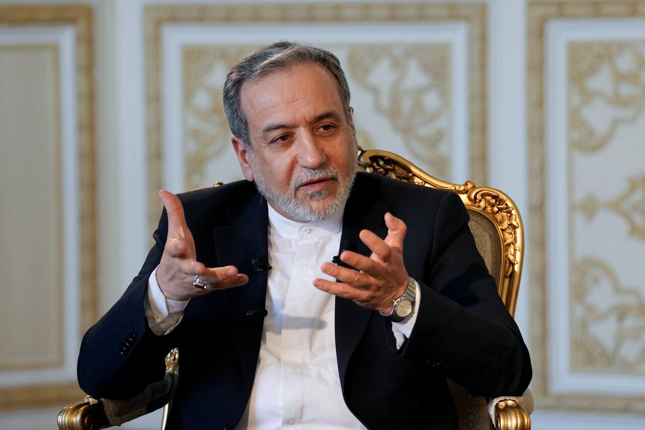 هشدار عراقچی: دیپلماسی را ترجیح میدهیم اما سخن گفتن به زبانهای دیگر را نیز میدانیم هشدار عراقچی: دیپلماسی را ترجیح میدهیم اما سخن گفتن به زبانهای دیگر را نیز میدانیم